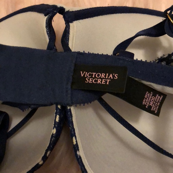 LIKE NEW Victoria’s Secret Push-up bra - Picture 4 of 4